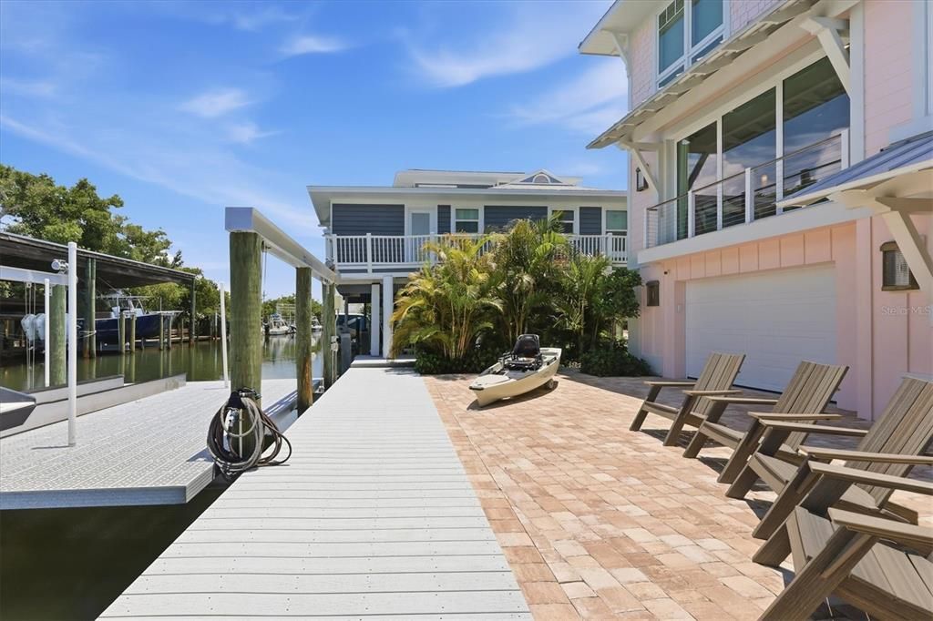 For Sale: $3,700,000 (2 beds, 1 baths, 1050 Square Feet)