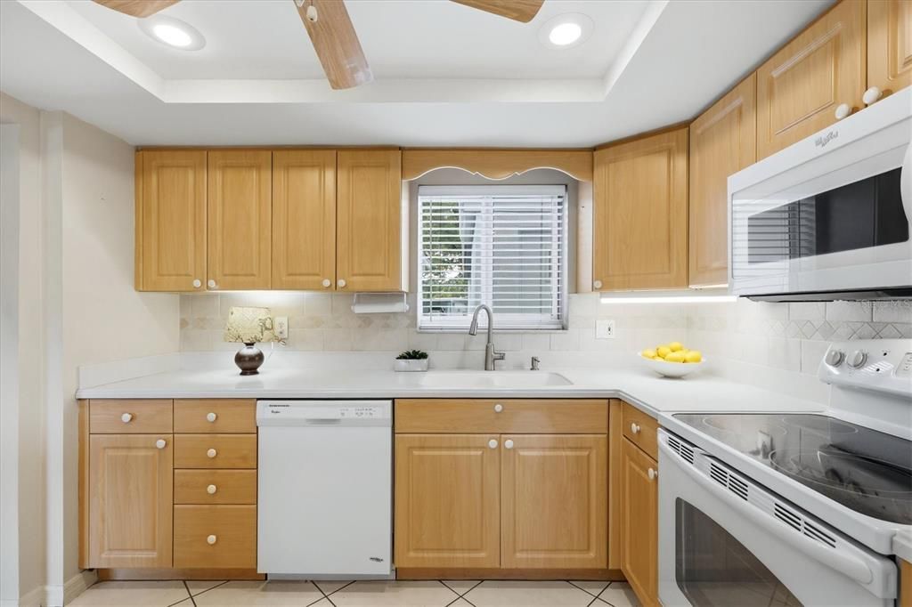 Active With Contract: $210,000 (2 beds, 2 baths, 1195 Square Feet)