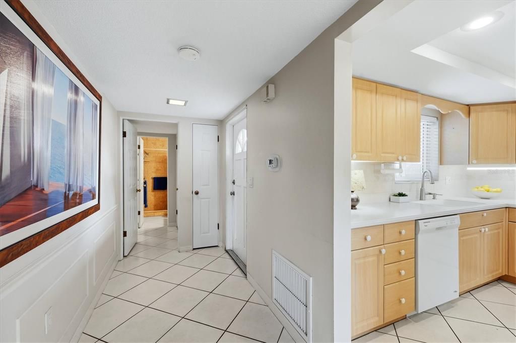 Active With Contract: $210,000 (2 beds, 2 baths, 1195 Square Feet)