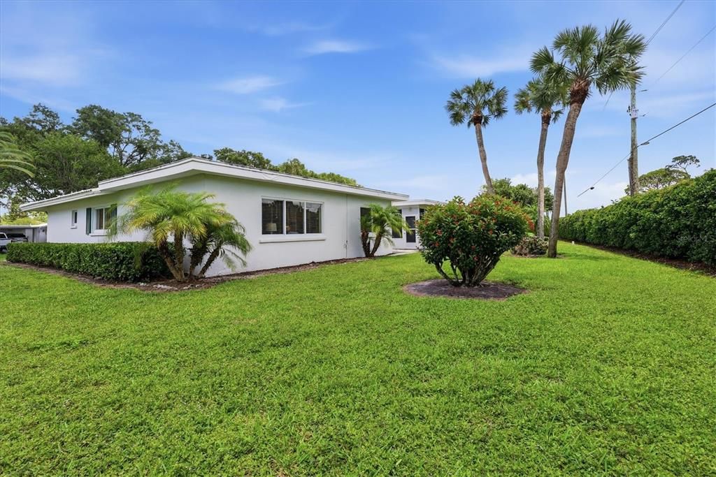 Active With Contract: $210,000 (2 beds, 2 baths, 1195 Square Feet)