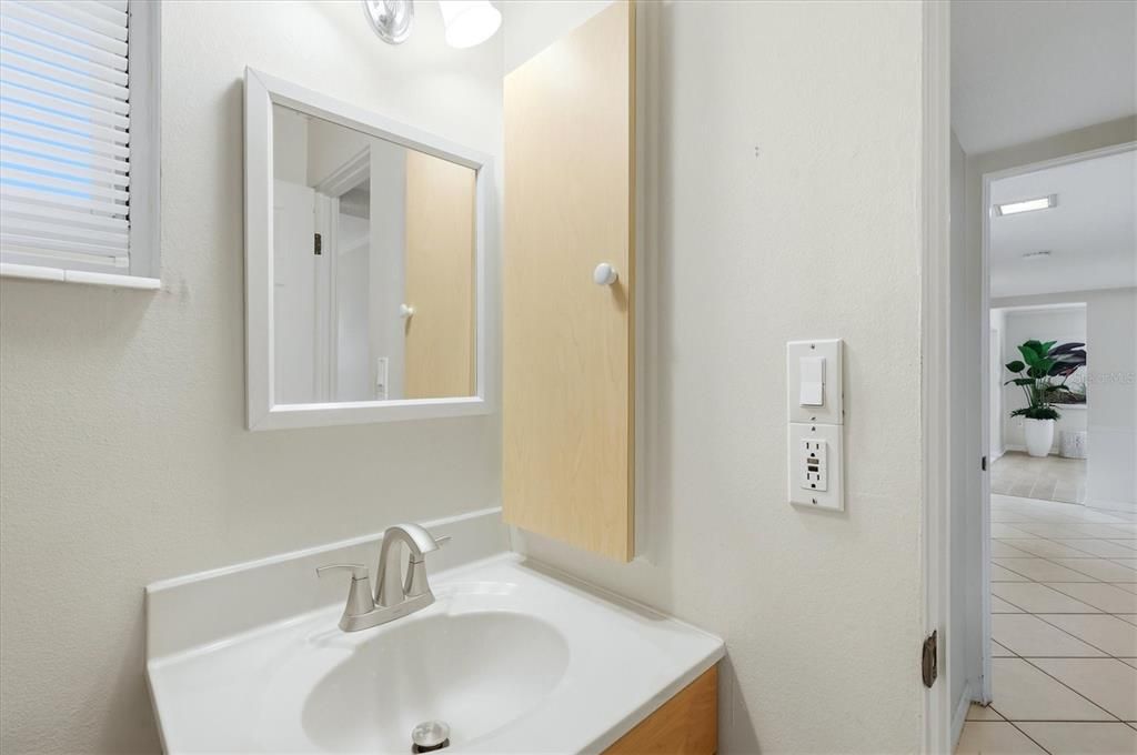 Active With Contract: $210,000 (2 beds, 2 baths, 1195 Square Feet)