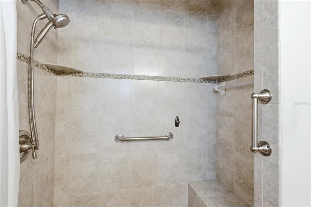 Active With Contract: $210,000 (2 beds, 2 baths, 1195 Square Feet)
