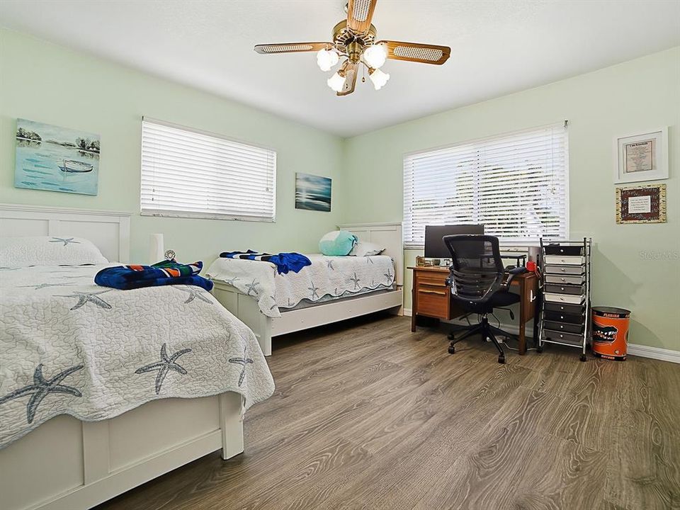 Active With Contract: $290,000 (2 beds, 2 baths, 1241 Square Feet)