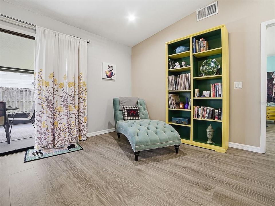 Active With Contract: $290,000 (2 beds, 2 baths, 1241 Square Feet)