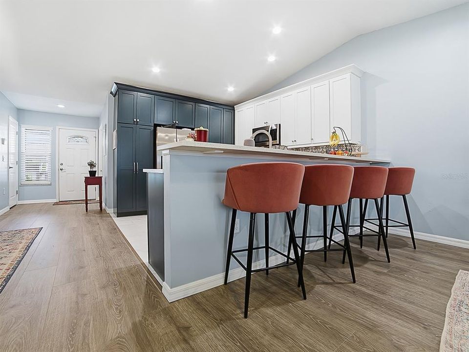 Active With Contract: $290,000 (2 beds, 2 baths, 1241 Square Feet)