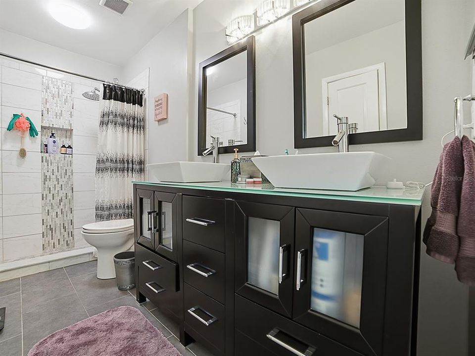 Active With Contract: $290,000 (2 beds, 2 baths, 1241 Square Feet)