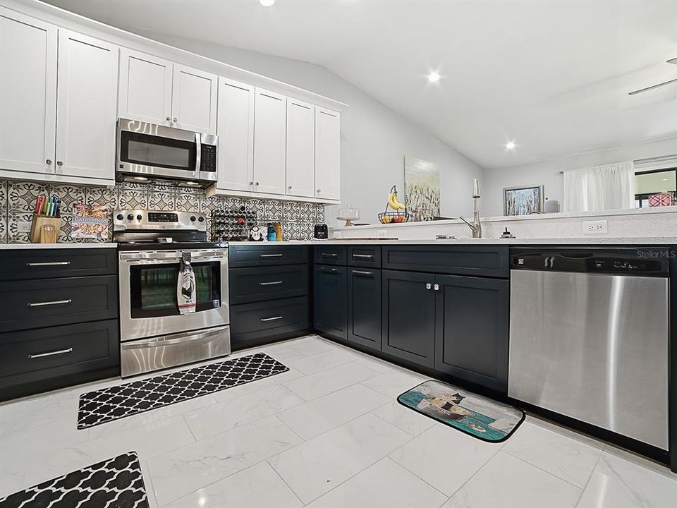 Active With Contract: $290,000 (2 beds, 2 baths, 1241 Square Feet)