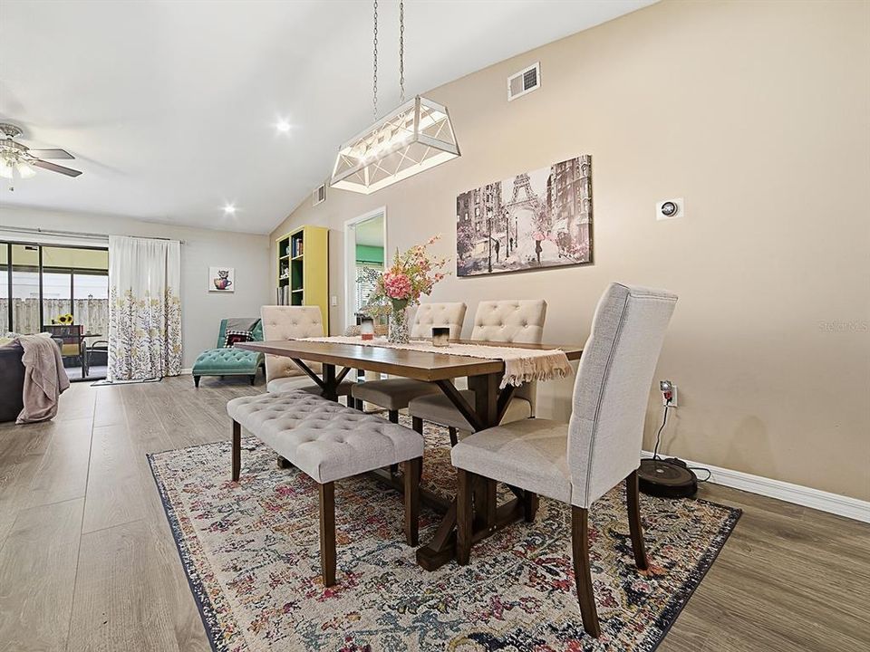 Active With Contract: $290,000 (2 beds, 2 baths, 1241 Square Feet)