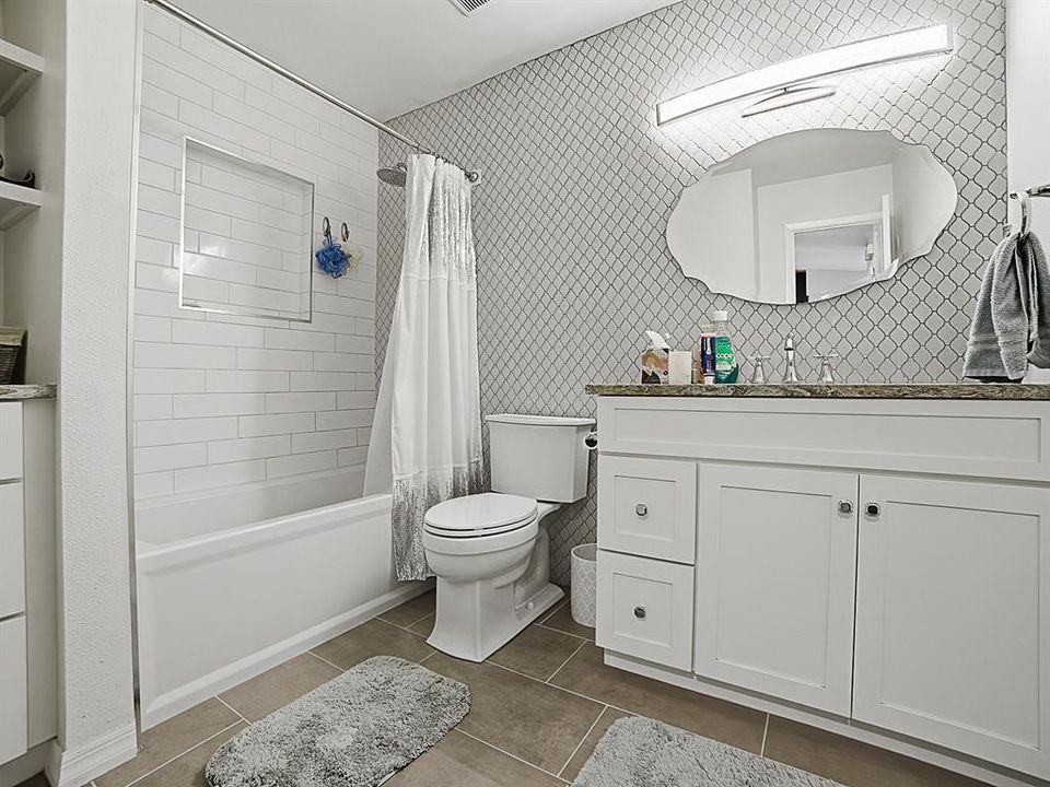 Active With Contract: $290,000 (2 beds, 2 baths, 1241 Square Feet)