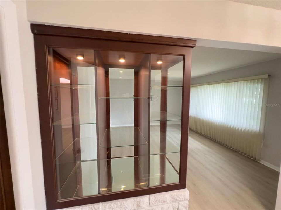 На продажу: $599,000 (4 спален, 2 ванн, 2082 Квадратных фут)