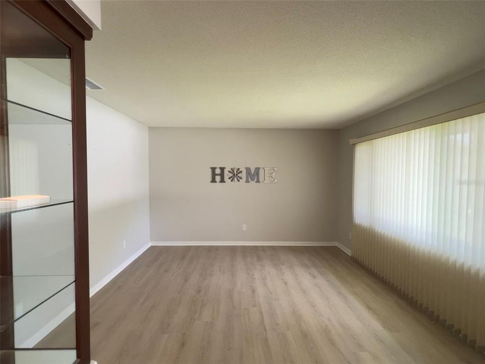 На продажу: $599,000 (4 спален, 2 ванн, 2082 Квадратных фут)