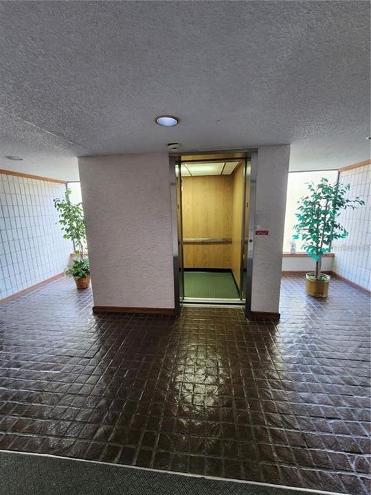 В аренду: $1,850 (2 спален, 2 ванн, 912 Квадратных фут)