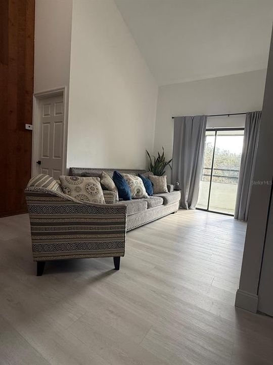 В аренду: $1,850 (2 спален, 2 ванн, 912 Квадратных фут)