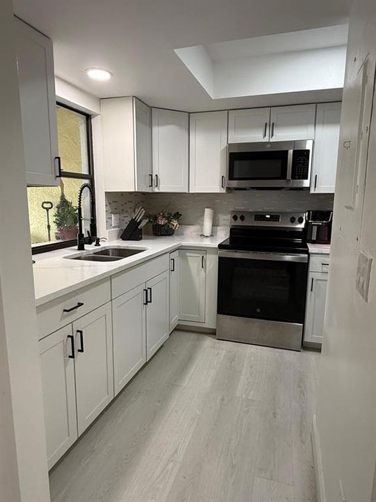 В аренду: $1,850 (2 спален, 2 ванн, 912 Квадратных фут)