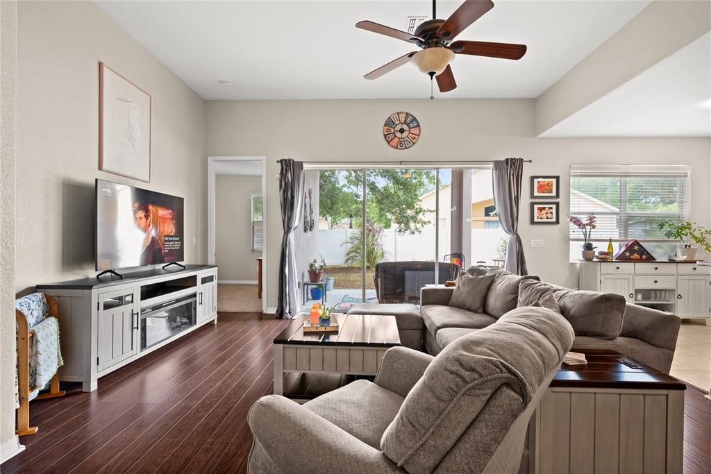 Active With Contract: $325,000 (3 beds, 2 baths, 1781 Square Feet)