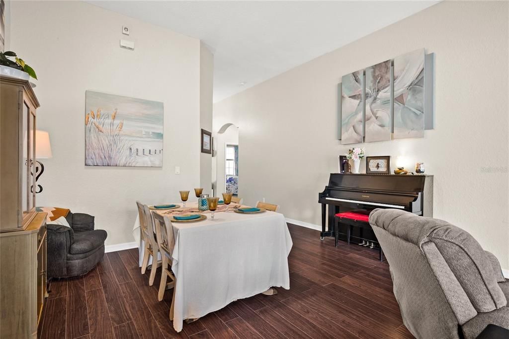 Active With Contract: $325,000 (3 beds, 2 baths, 1781 Square Feet)