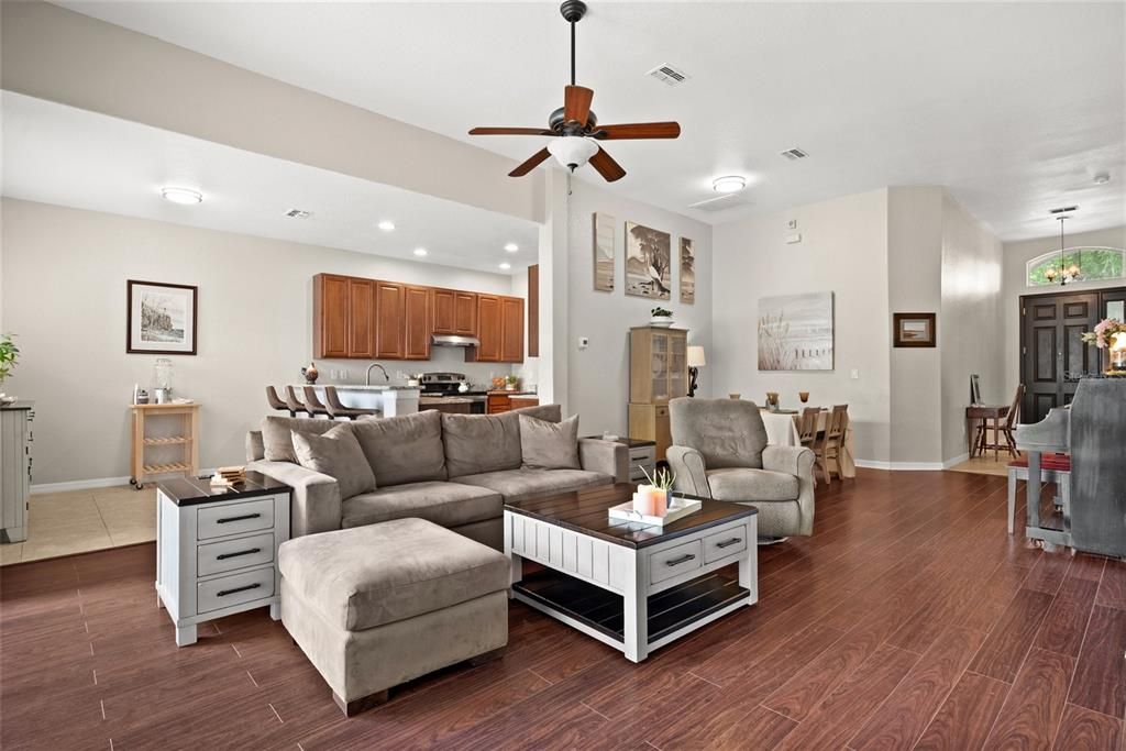 Active With Contract: $325,000 (3 beds, 2 baths, 1781 Square Feet)