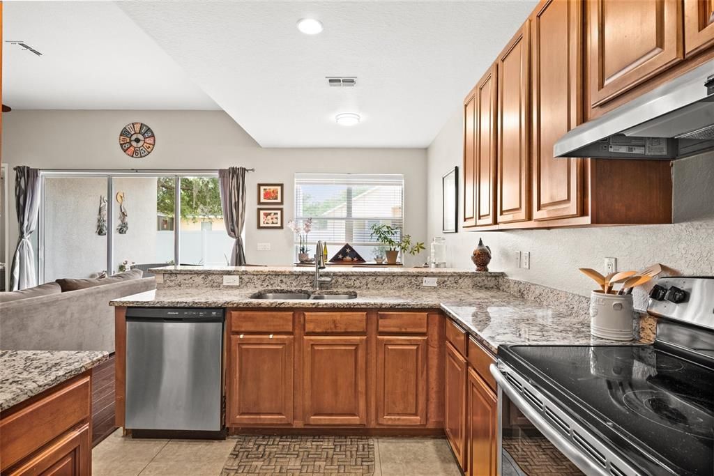 Active With Contract: $325,000 (3 beds, 2 baths, 1781 Square Feet)