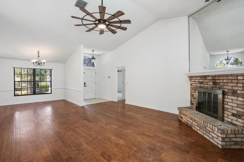 For Sale: $475,000 (4 beds, 2 baths, 1812 Square Feet)