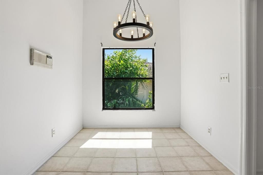 For Sale: $475,000 (4 beds, 2 baths, 1812 Square Feet)