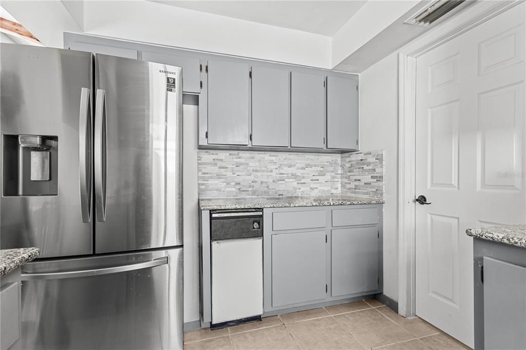 На продажу: $289,900 (2 спален, 2 ванн, 1460 Квадратных фут)