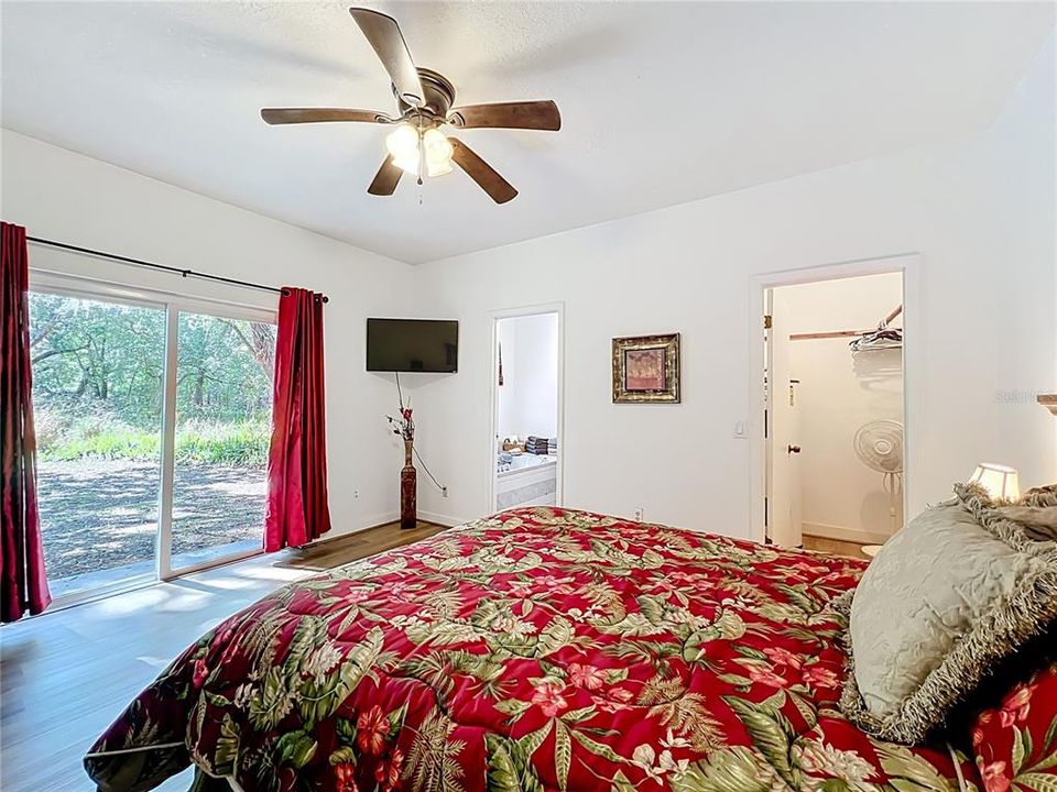 For Sale: $318,900 (4 beds, 2 baths, 1612 Square Feet)