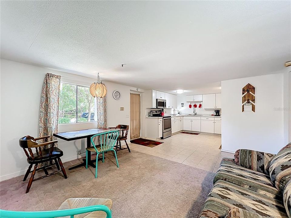 For Sale: $318,900 (4 beds, 2 baths, 1612 Square Feet)