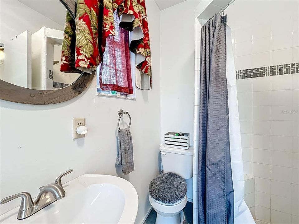 For Sale: $318,900 (4 beds, 2 baths, 1612 Square Feet)