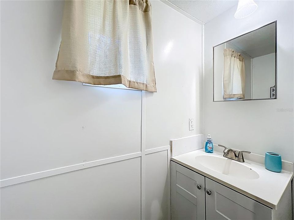 For Sale: $318,900 (4 beds, 2 baths, 1612 Square Feet)