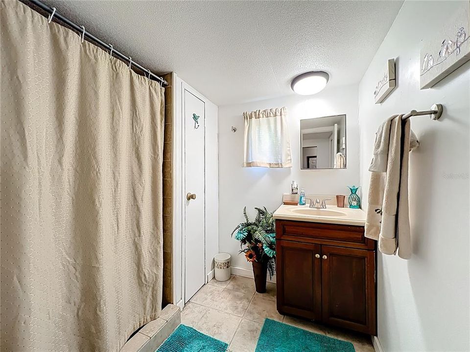 For Sale: $318,900 (4 beds, 2 baths, 1612 Square Feet)