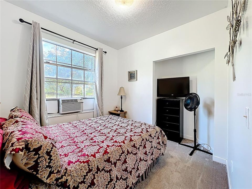 For Sale: $318,900 (4 beds, 2 baths, 1612 Square Feet)