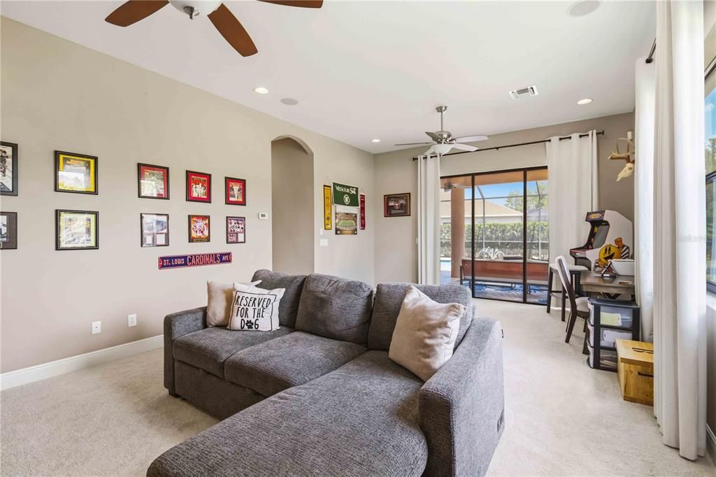Activo con contrato: $849,000 (4 camas, 3 baños, 3182 Pies cuadrados)