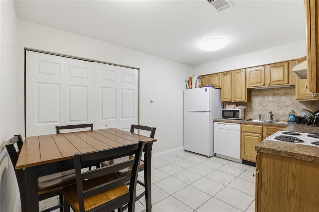 Active With Contract: $475,000 (8 beds, 0 baths, 3424 Square Feet)