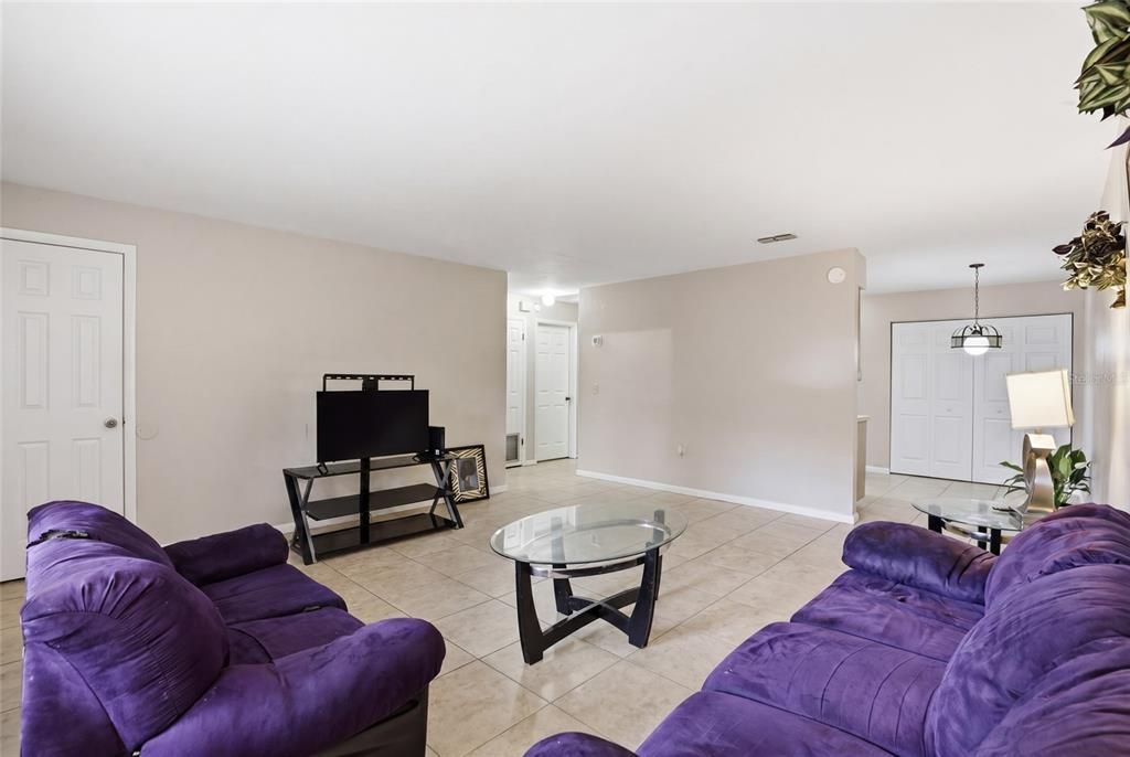 Active With Contract: $475,000 (8 beds, 0 baths, 3424 Square Feet)