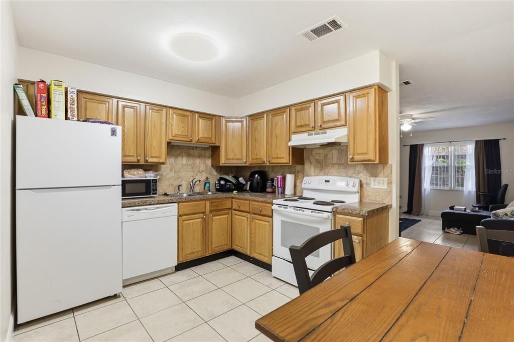 Active With Contract: $475,000 (8 beds, 0 baths, 3424 Square Feet)