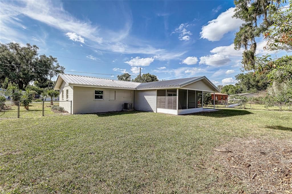 На продажу: $287,950 (2 спален, 1 ванн, 1120 Квадратных фут)