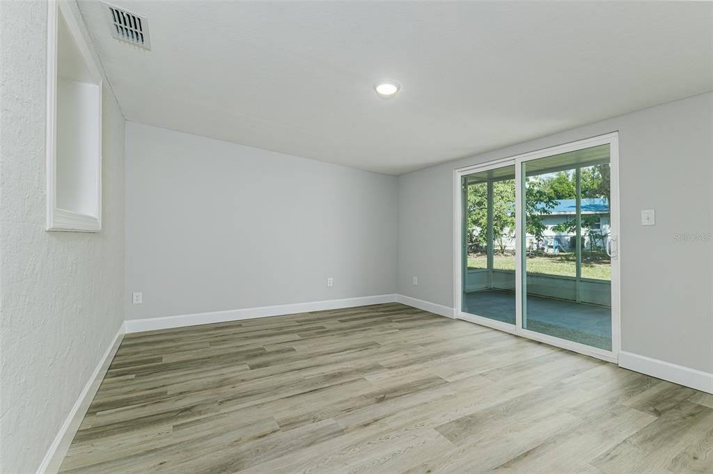 На продажу: $287,950 (2 спален, 1 ванн, 1120 Квадратных фут)