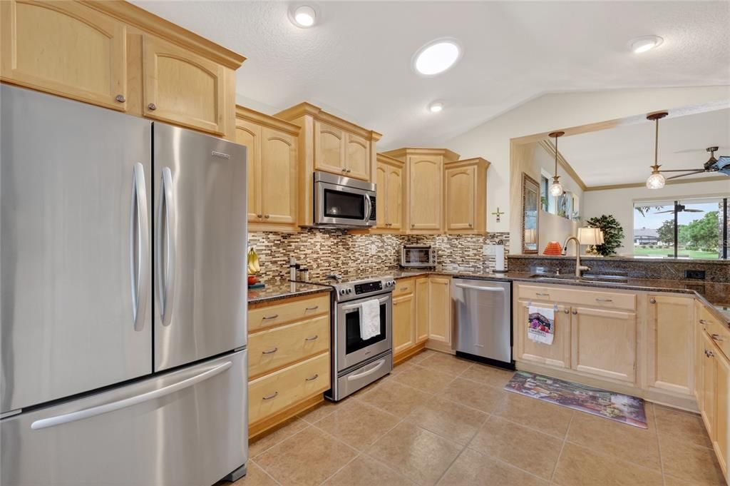 На продажу: $475,000 (2 спален, 2 ванн, 1717 Квадратных фут)