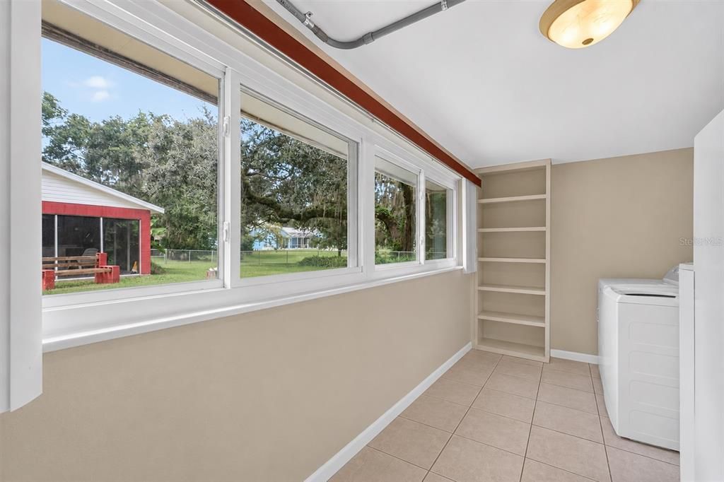 En Venta: $450,000 (4 camas, 3 baños, 2713 Pies cuadrados)