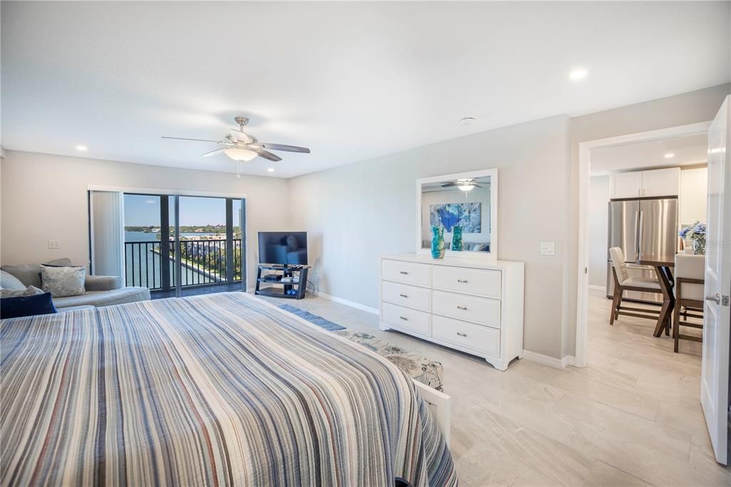 For Sale: $321,000 (2 beds, 1 baths, 1120 Square Feet)