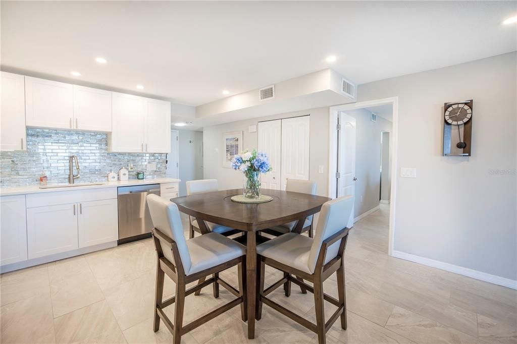 For Sale: $321,000 (2 beds, 1 baths, 1120 Square Feet)