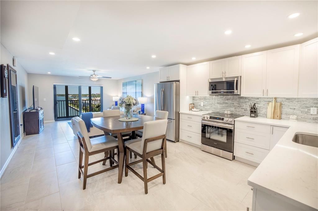 For Sale: $321,000 (2 beds, 1 baths, 1120 Square Feet)