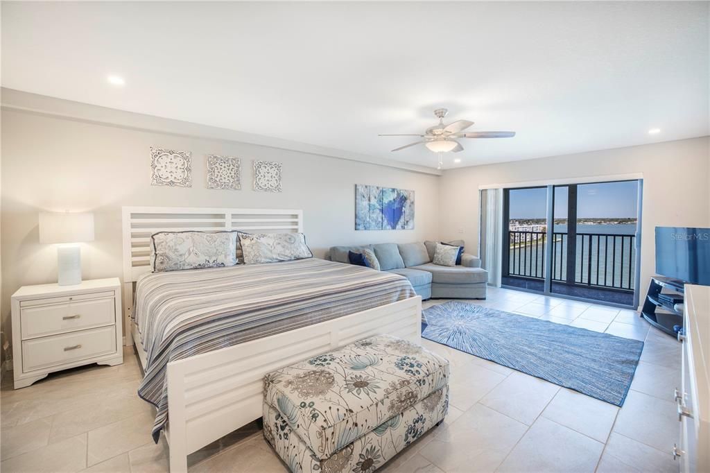 For Sale: $321,000 (2 beds, 1 baths, 1120 Square Feet)