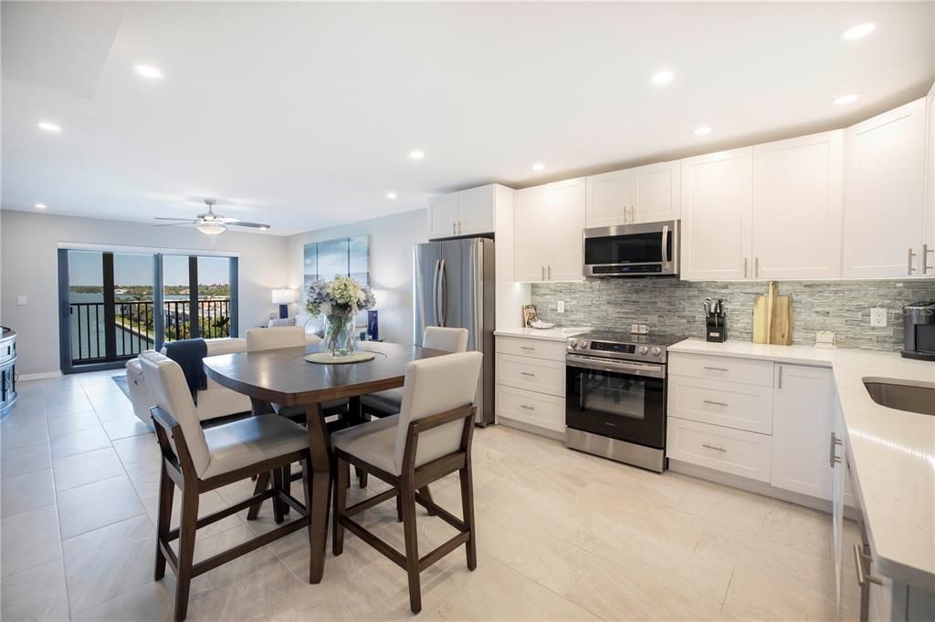 For Sale: $321,000 (2 beds, 1 baths, 1120 Square Feet)