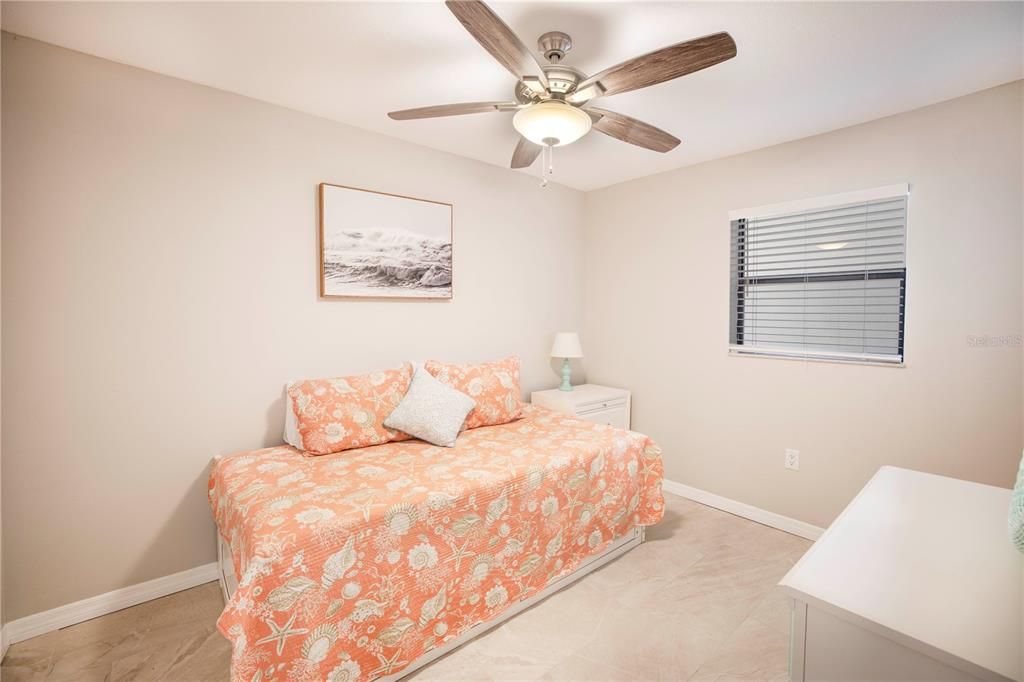 For Sale: $321,000 (2 beds, 1 baths, 1120 Square Feet)