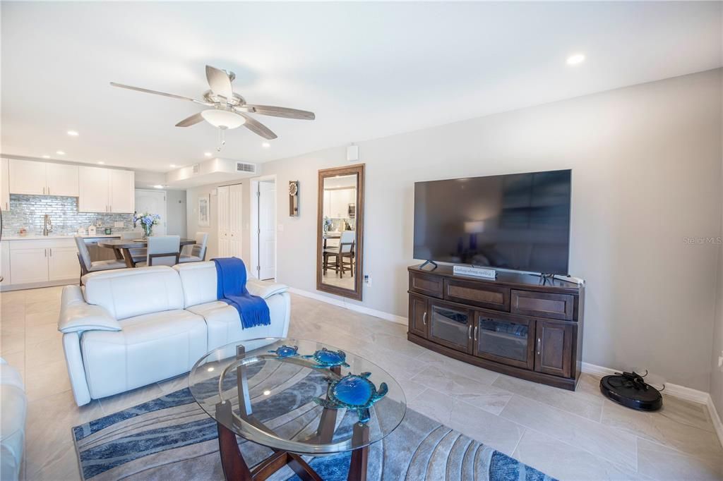 For Sale: $321,000 (2 beds, 1 baths, 1120 Square Feet)
