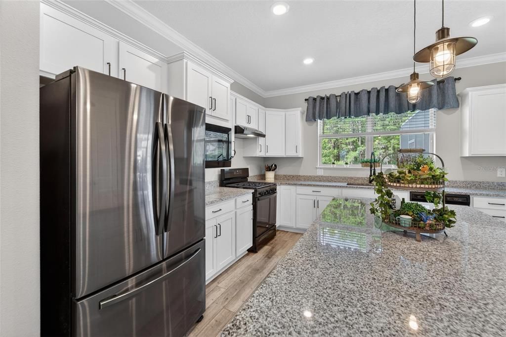 For Sale: $500,000 (3 beds, 3 baths, 2066 Square Feet)