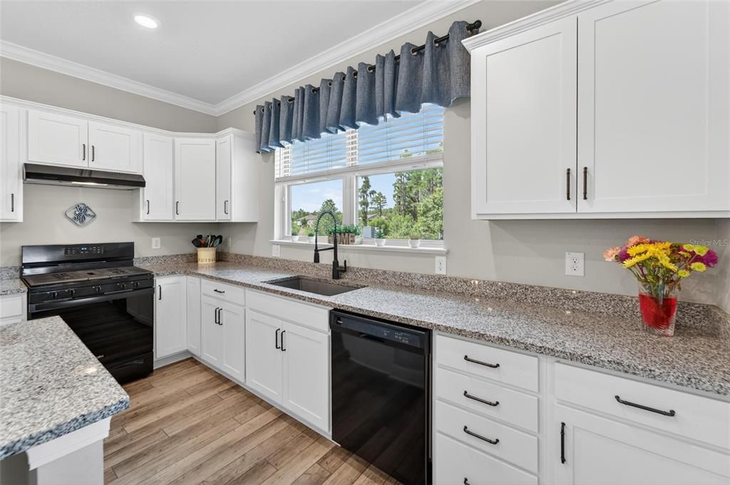 For Sale: $500,000 (3 beds, 3 baths, 2066 Square Feet)