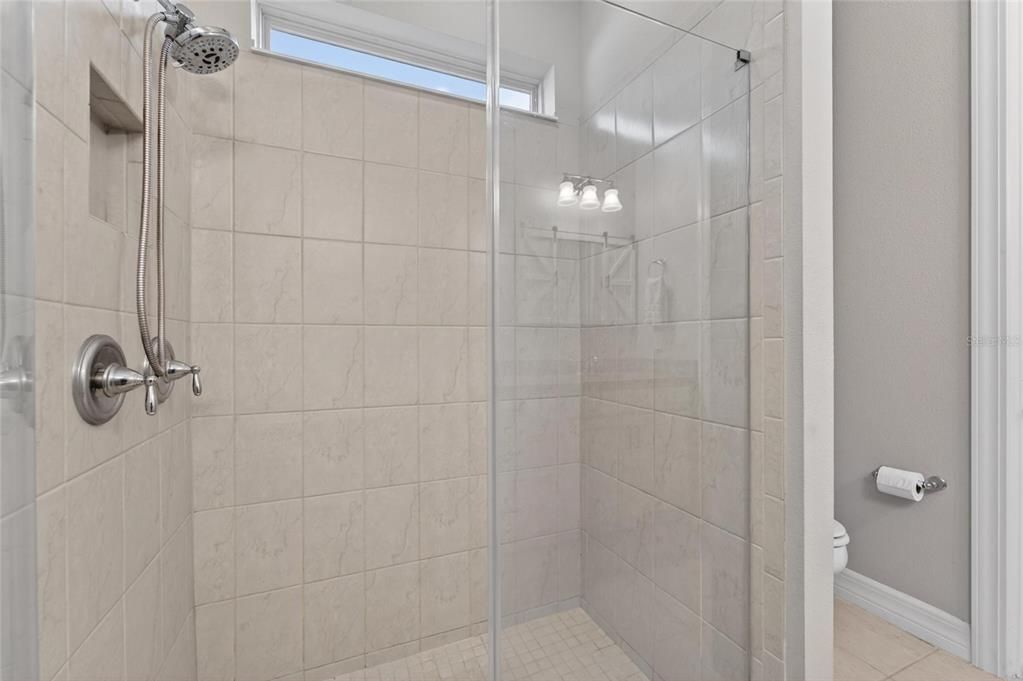 For Sale: $500,000 (3 beds, 3 baths, 2066 Square Feet)