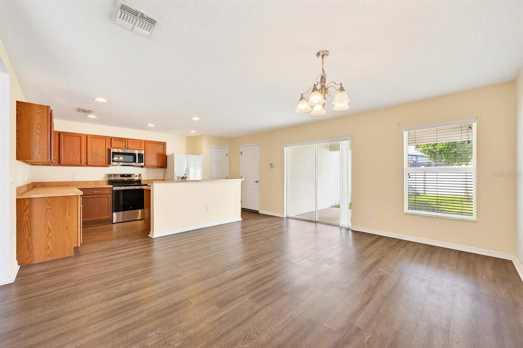 For Sale: $465,000 (3 beds, 2 baths, 1624 Square Feet)